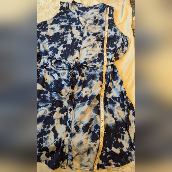 Torrid sz3 (3X) Midi-challis Blue & white Button-front shirt dress EUC - Picture 4 of 6